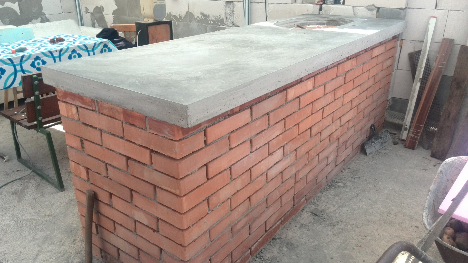 Pohľadový betón a tehly